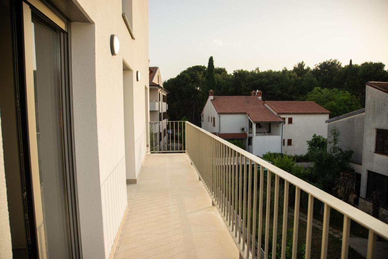 A-Seven Apartment โรวีน ภายนอก รูปภาพ