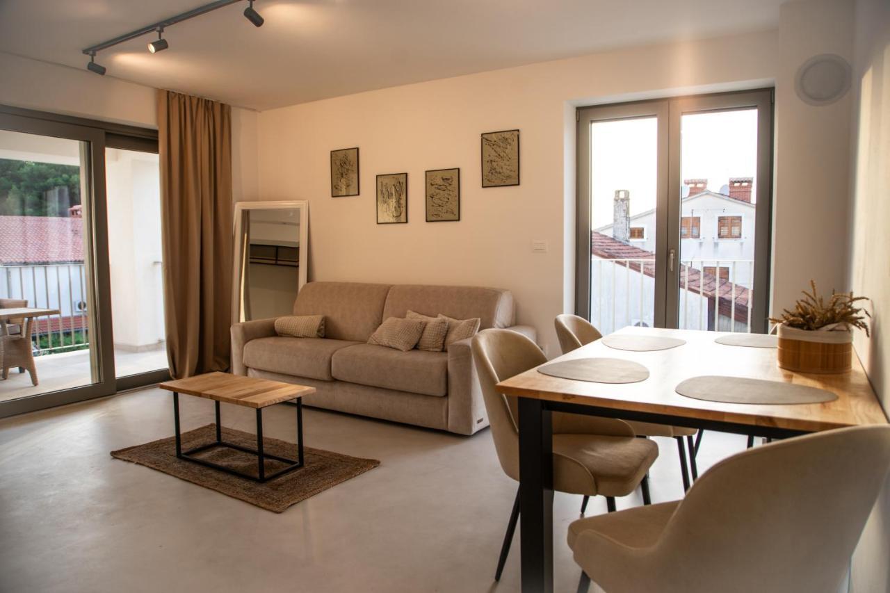 A-Seven Apartment โรวีน ภายนอก รูปภาพ
