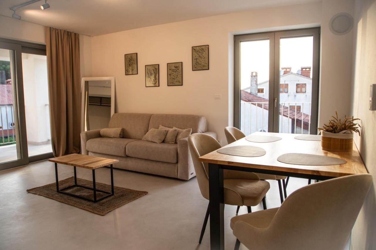 A-Seven Apartment โรวีน ภายนอก รูปภาพ