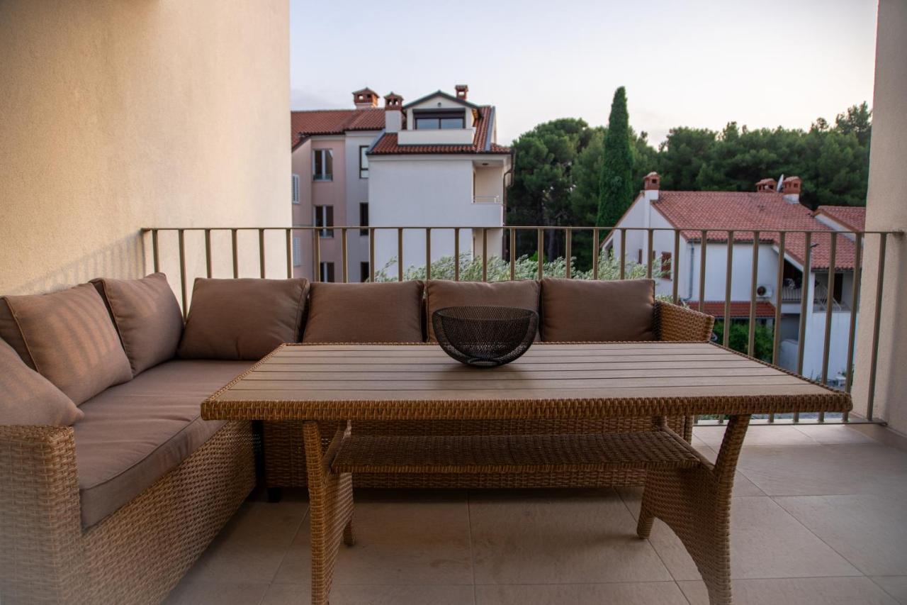A-Seven Apartment โรวีน ภายนอก รูปภาพ