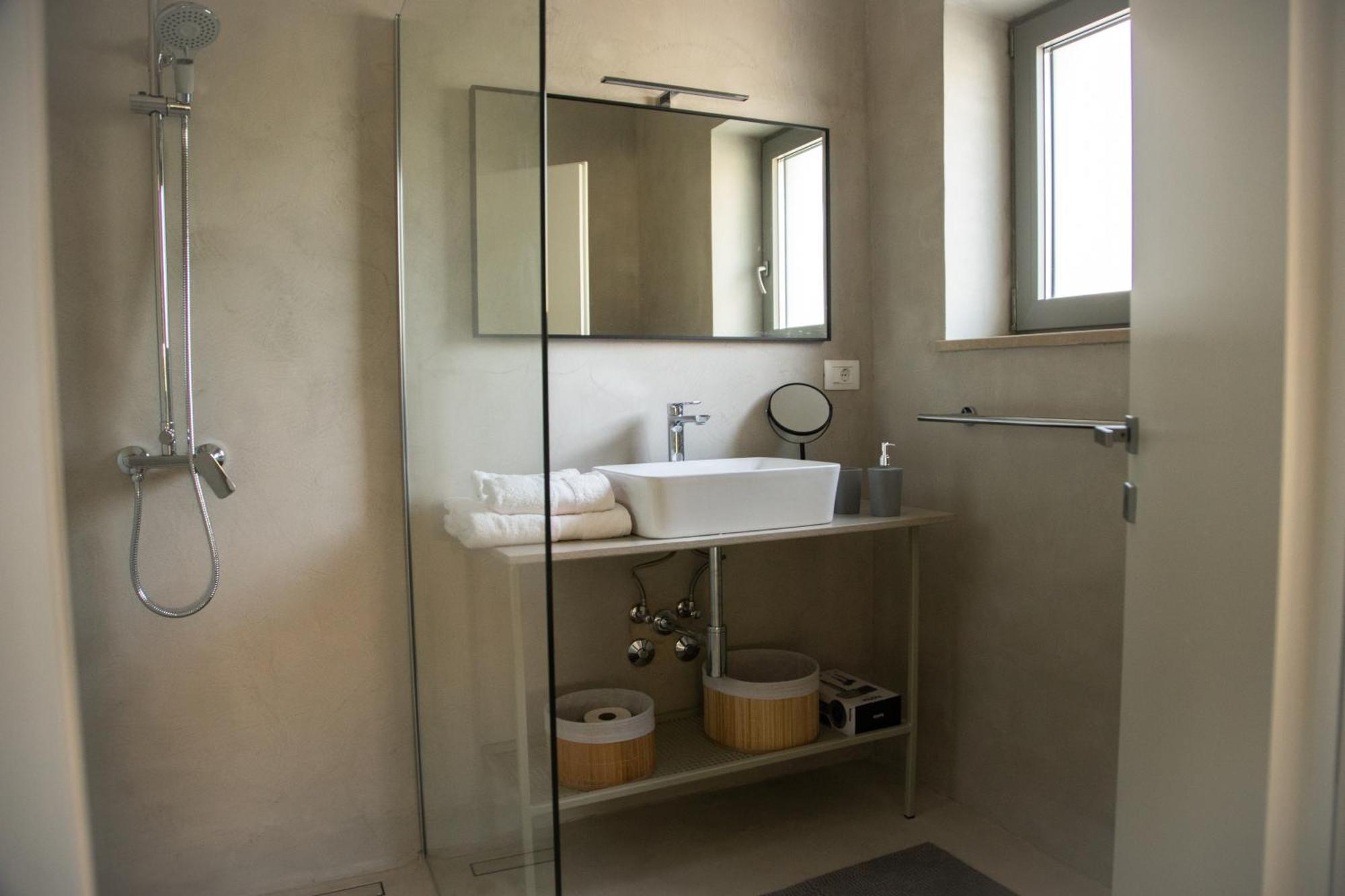 A-Seven Apartment โรวีน ภายนอก รูปภาพ