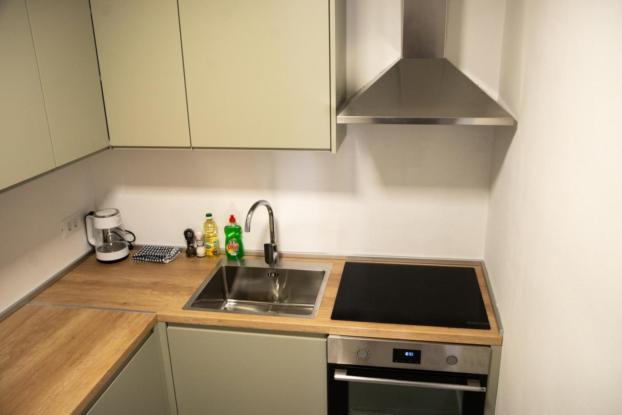 A-Seven Apartment โรวีน ภายนอก รูปภาพ