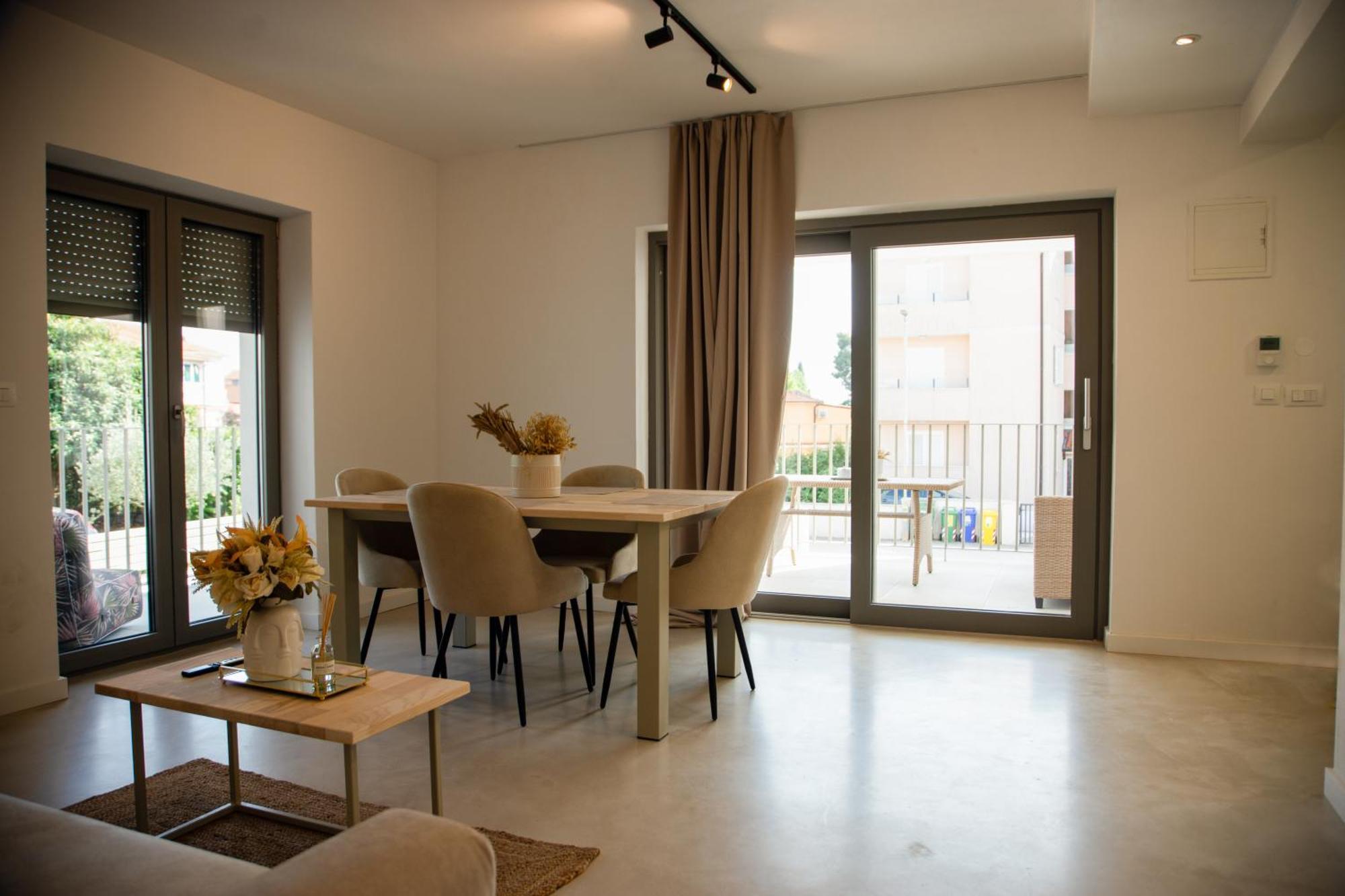A-Seven Apartment โรวีน ภายนอก รูปภาพ