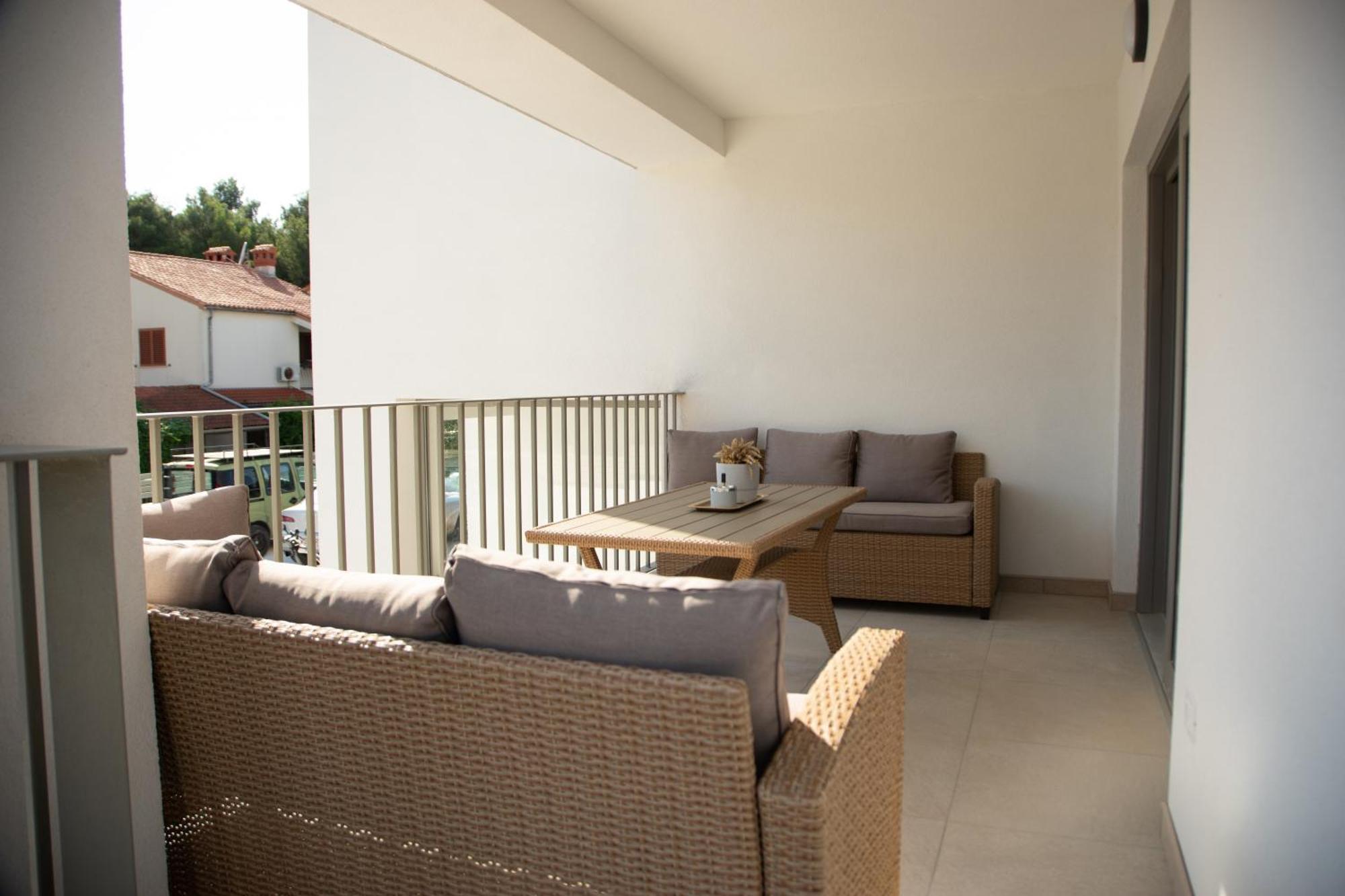 A-Seven Apartment โรวีน ภายนอก รูปภาพ