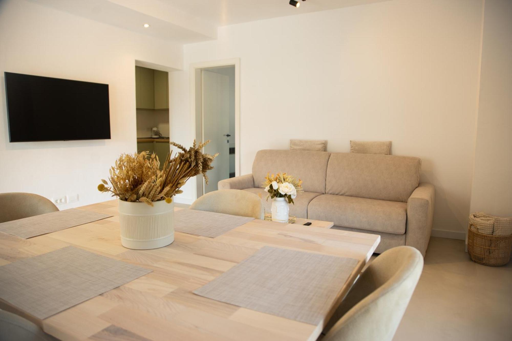 A-Seven Apartment โรวีน ภายนอก รูปภาพ