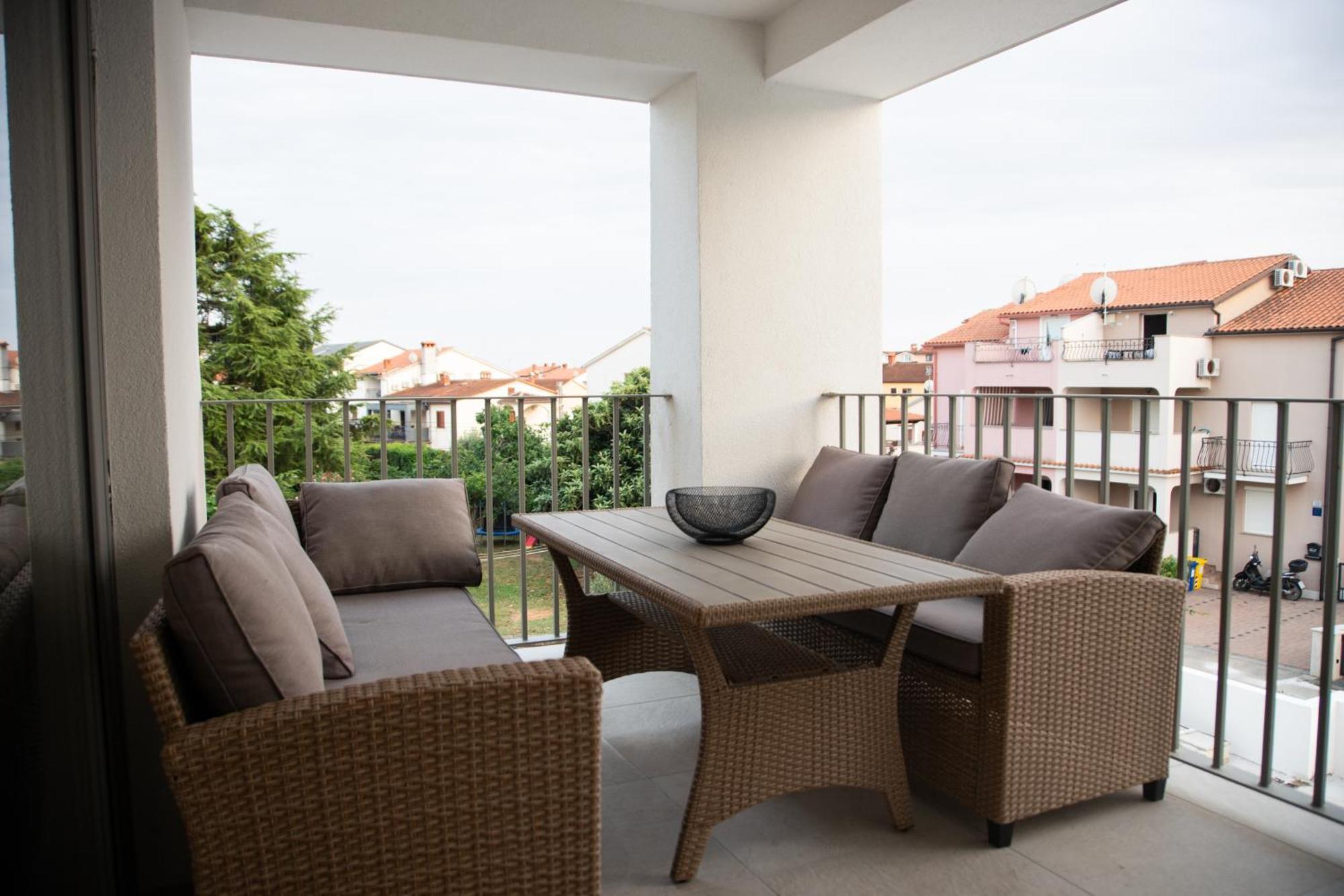 A-Seven Apartment โรวีน ภายนอก รูปภาพ