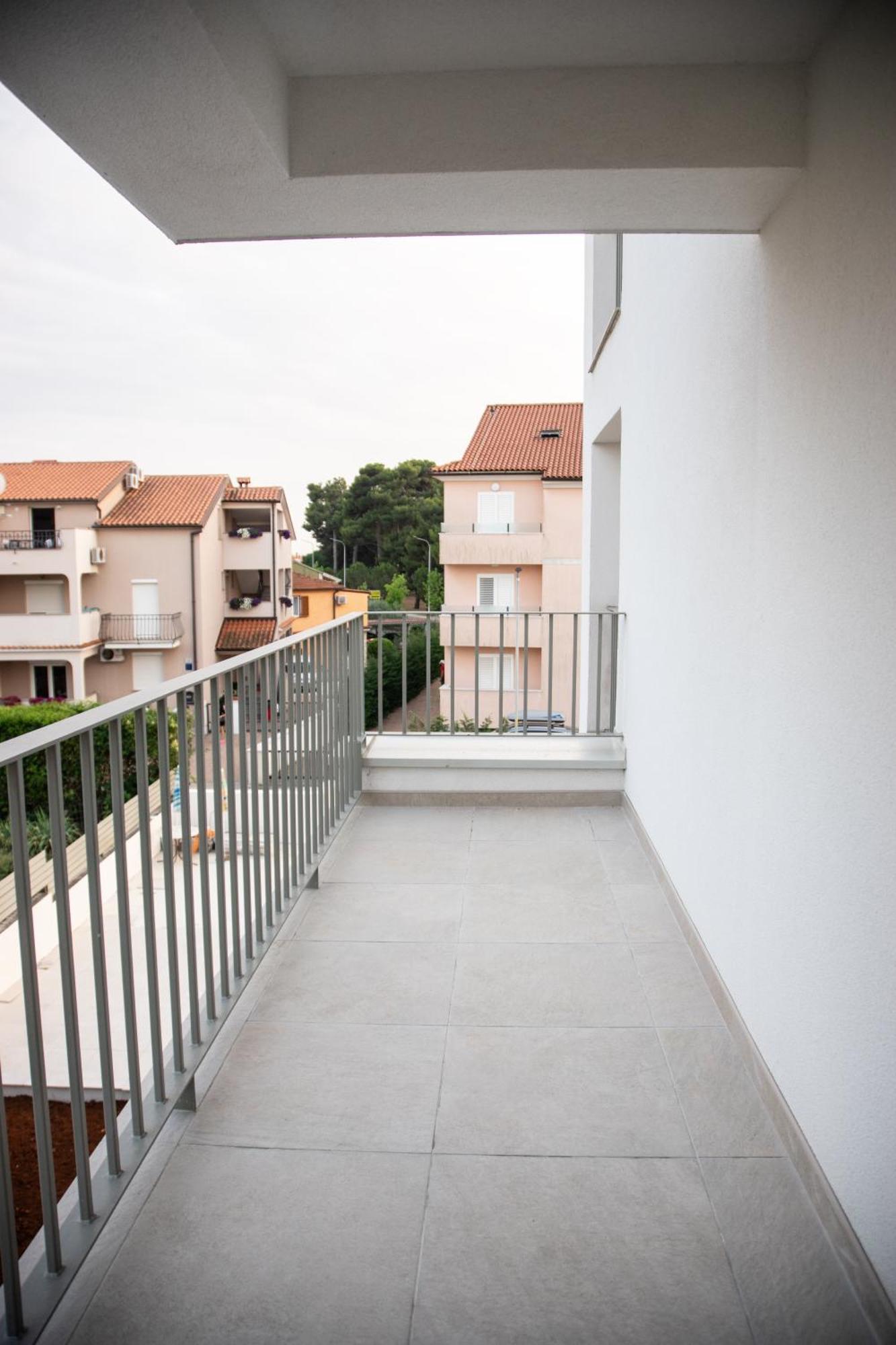 A-Seven Apartment โรวีน ภายนอก รูปภาพ