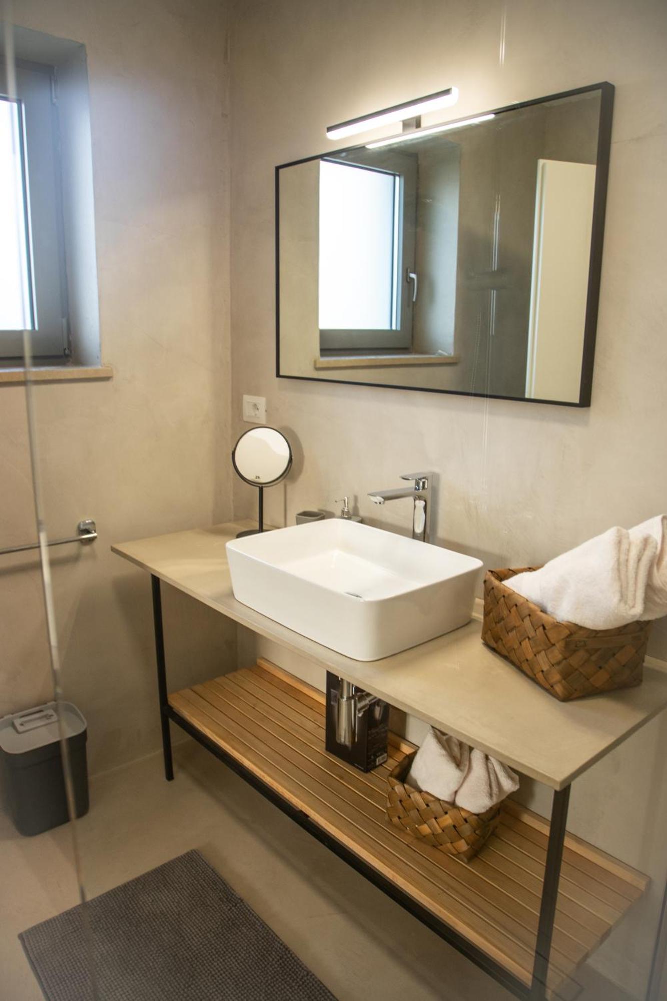 A-Seven Apartment โรวีน ภายนอก รูปภาพ