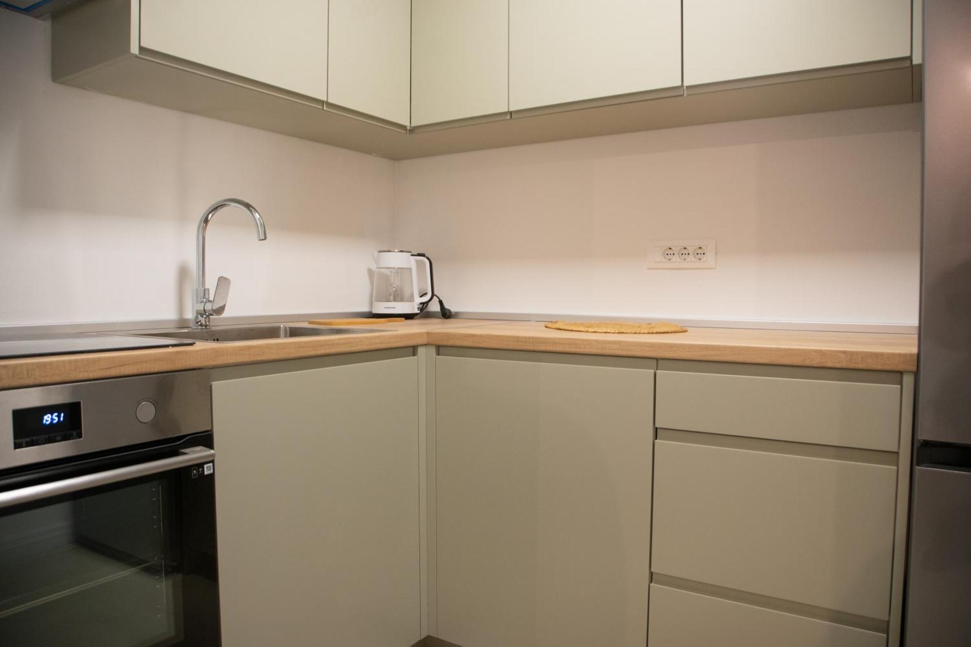 A-Seven Apartment โรวีน ภายนอก รูปภาพ