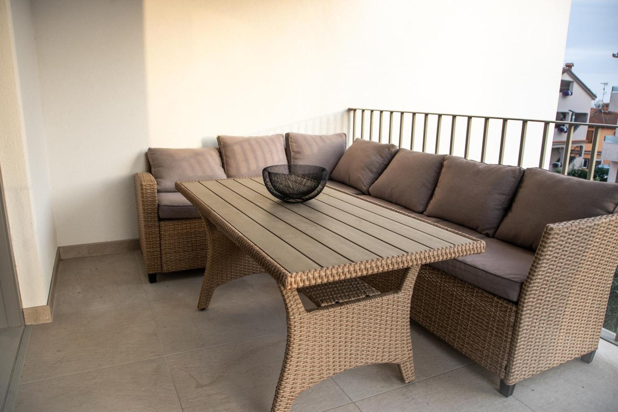 A-Seven Apartment โรวีน ภายนอก รูปภาพ