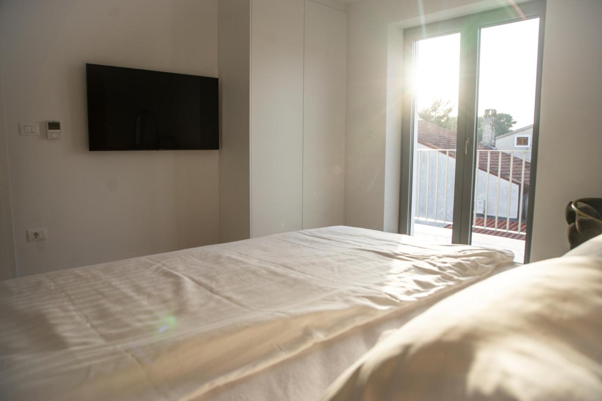 A-Seven Apartment โรวีน ภายนอก รูปภาพ