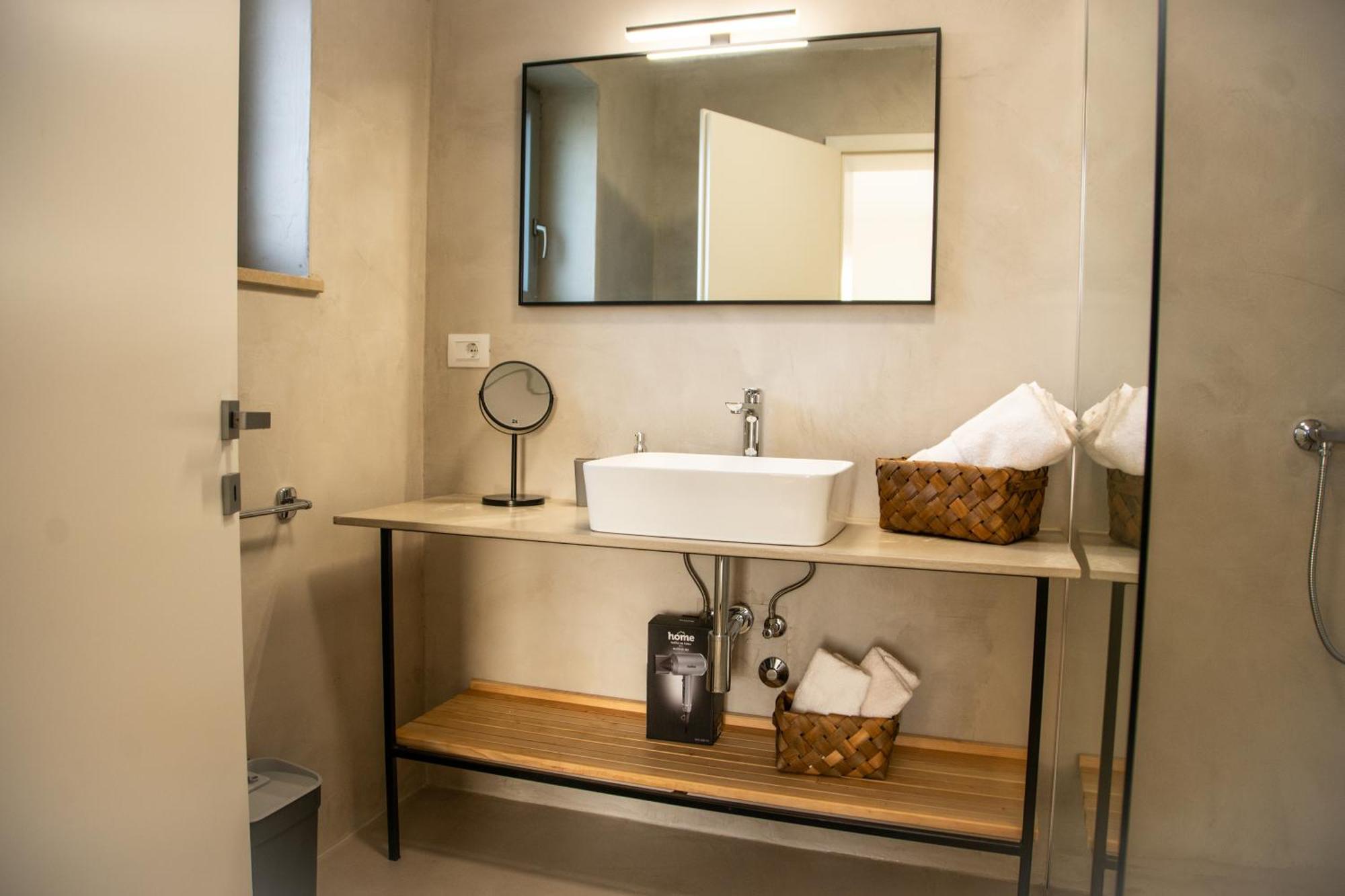 A-Seven Apartment โรวีน ภายนอก รูปภาพ