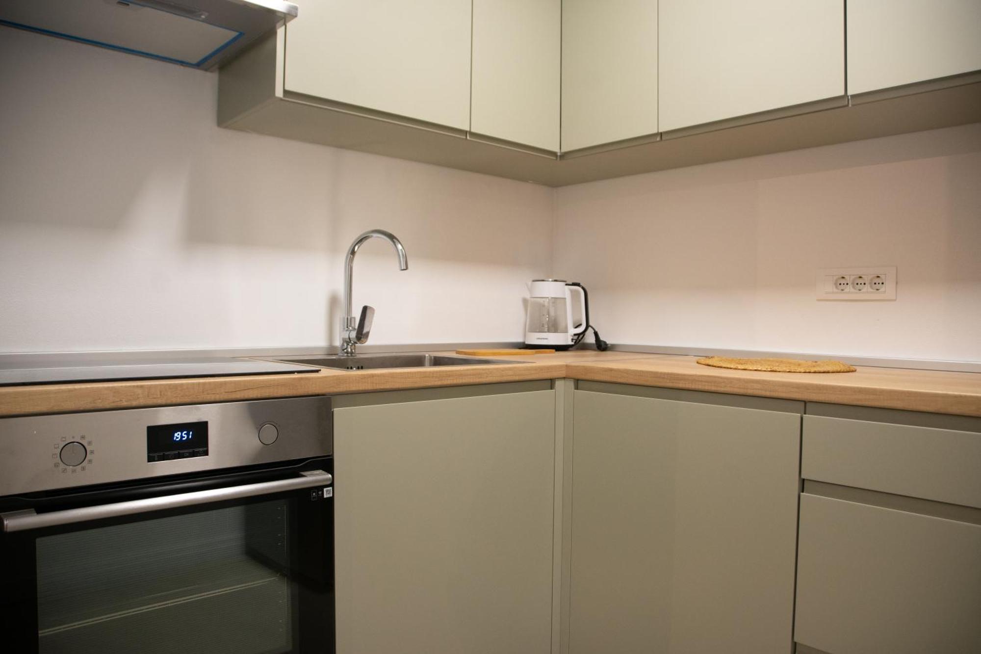 A-Seven Apartment โรวีน ภายนอก รูปภาพ