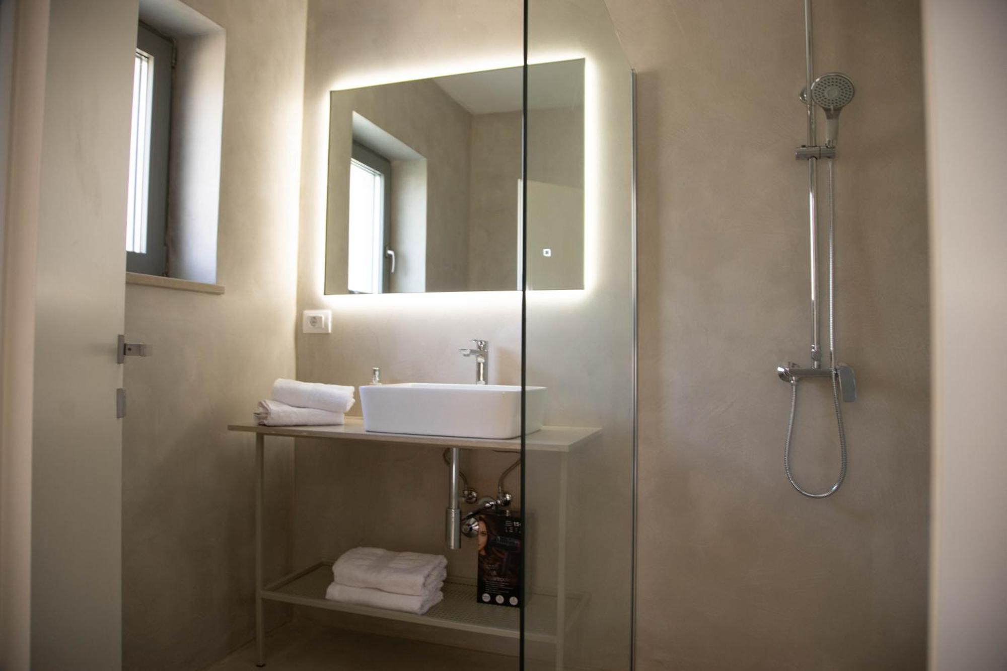 A-Seven Apartment โรวีน ภายนอก รูปภาพ