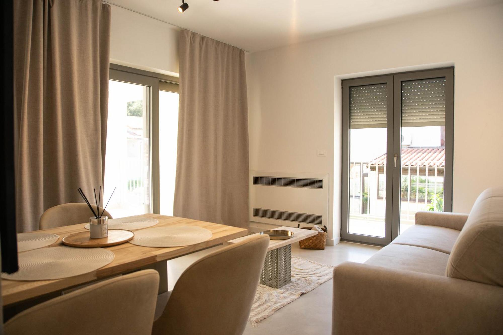 A-Seven Apartment โรวีน ภายนอก รูปภาพ